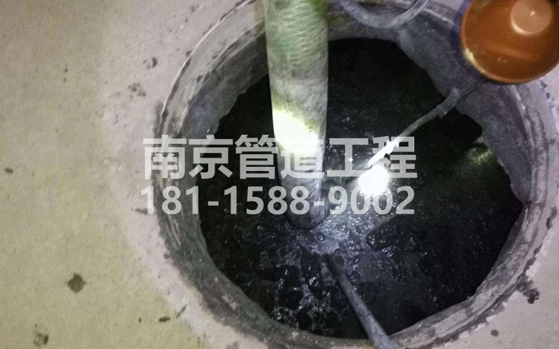 216横溪清理化粪池